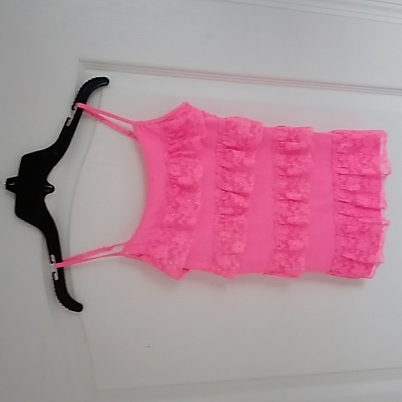 Pink tank tops - Picture 1 of 3